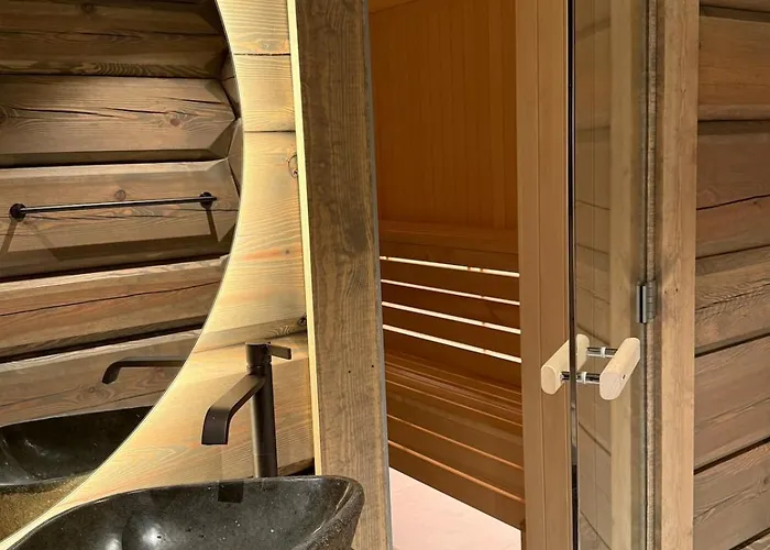 New Exclusive - Panoramic View With In-out, Kvitfjell Varden *